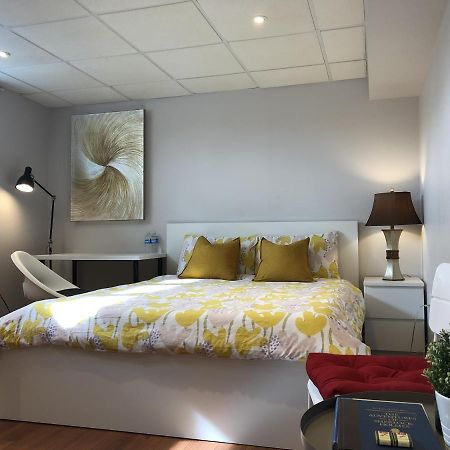 Peaceful Cosy Room With Garden View, Private Parking Toronto Ngoại thất bức ảnh
